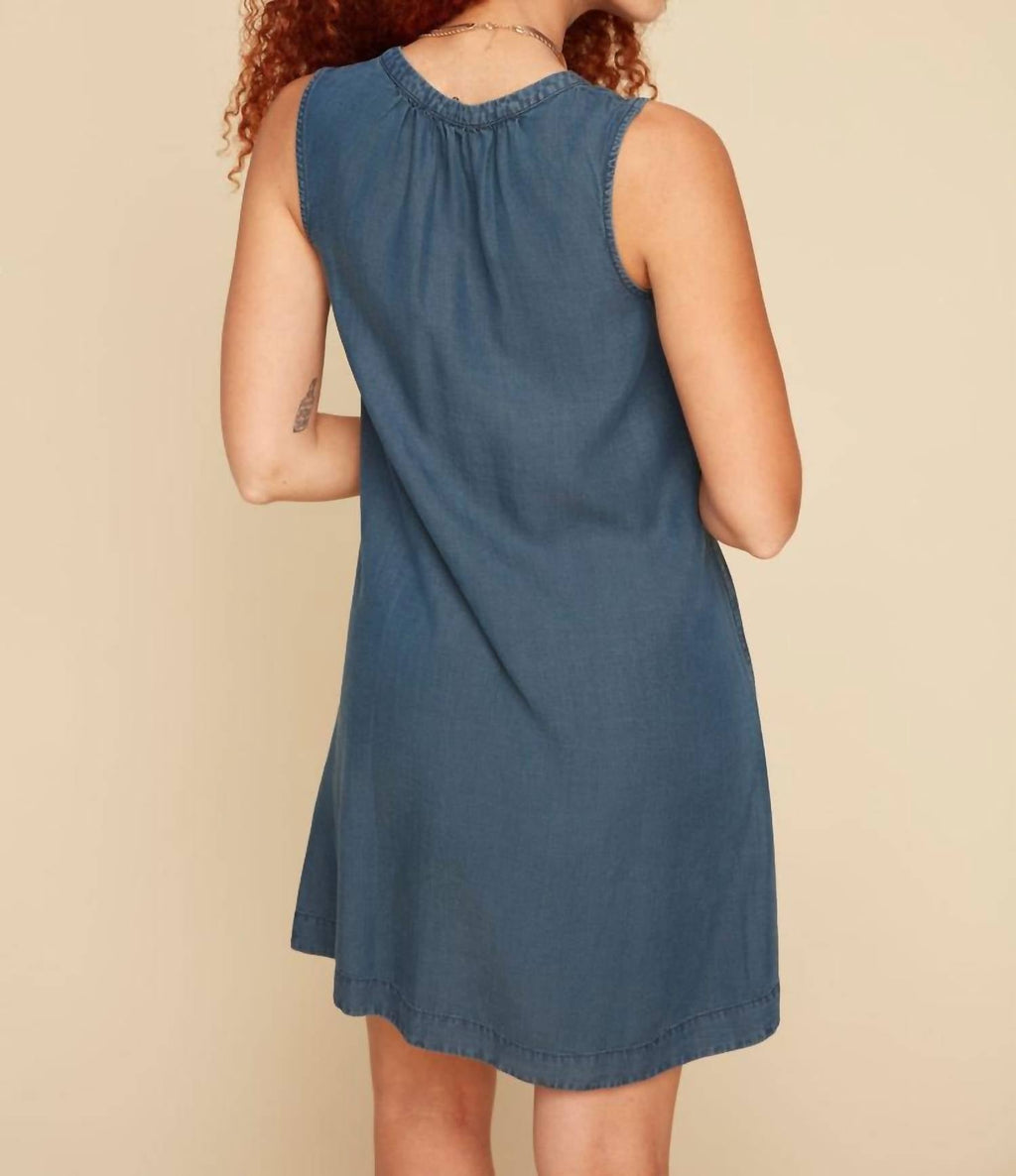 Renuar - Woven V-neck Dress With Pockets