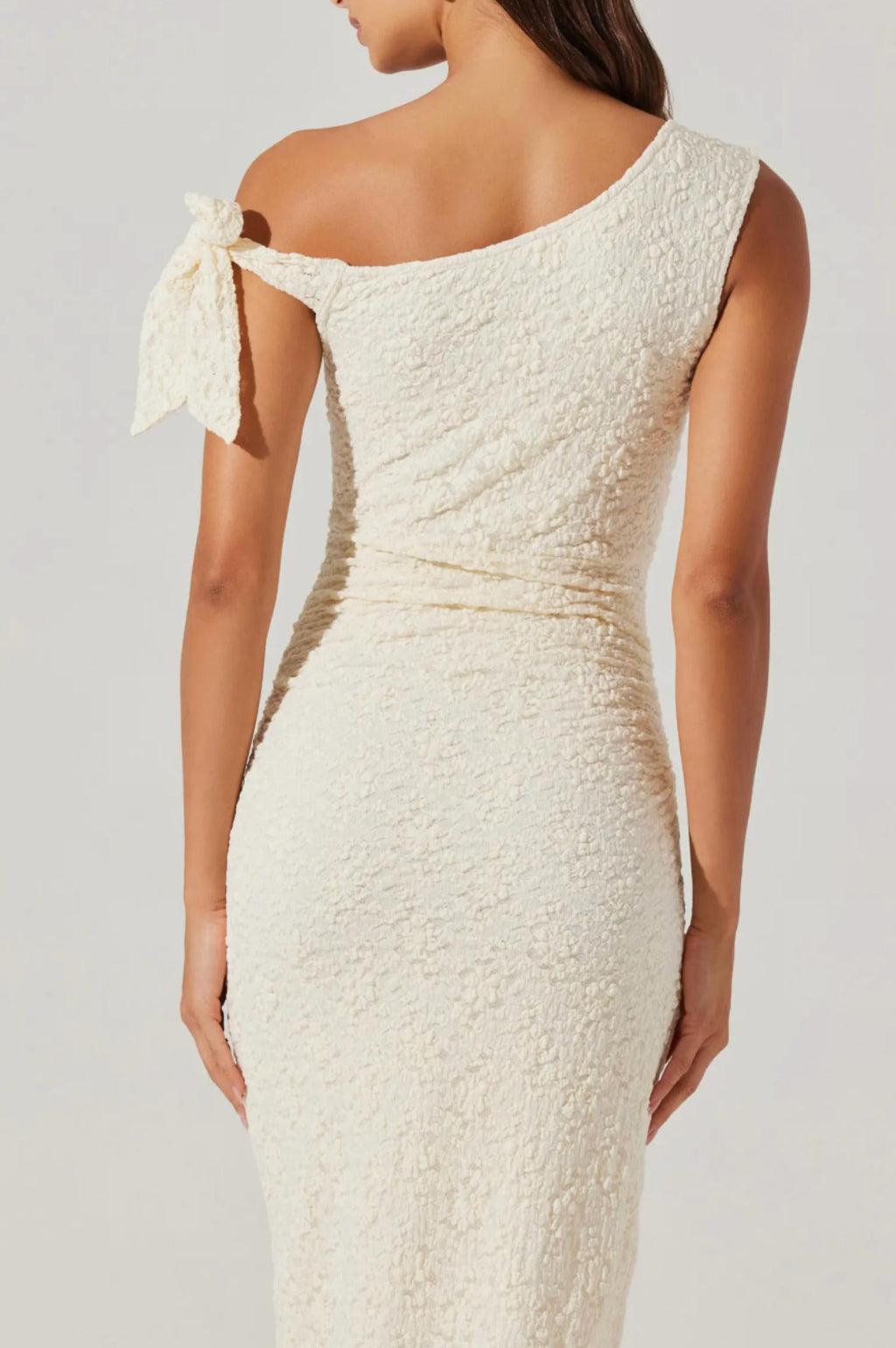 Astr - Emely Floral One-Shoulder Stretch Lace Dress
