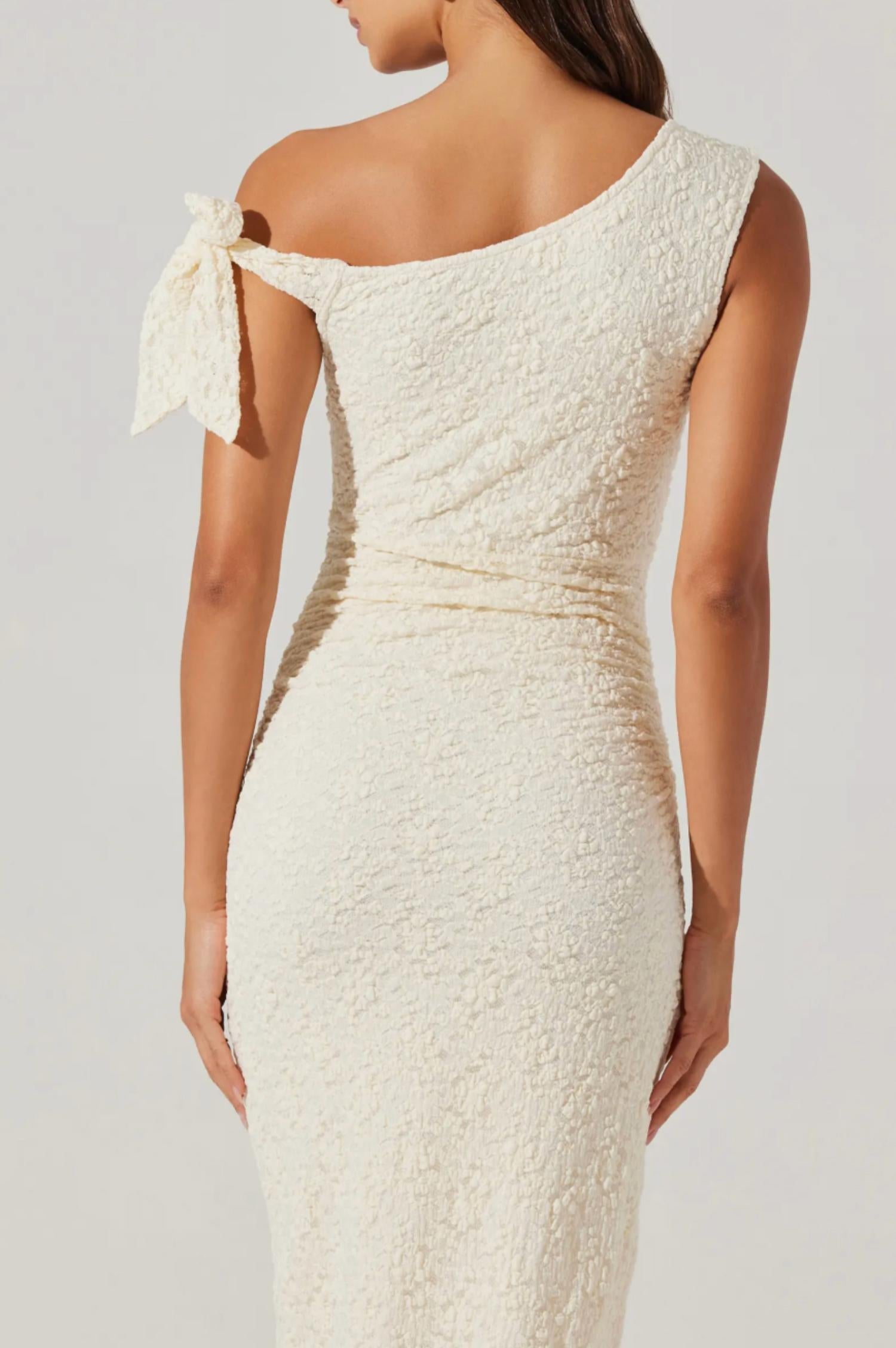 Astr - Emely Floral One-Shoulder Stretch Lace Dress